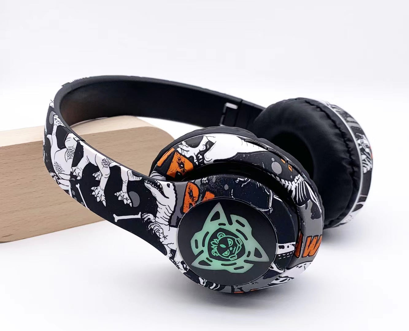 P35 Pure Bass Wireless Headphones with Deep Bass and Comfortable Fit